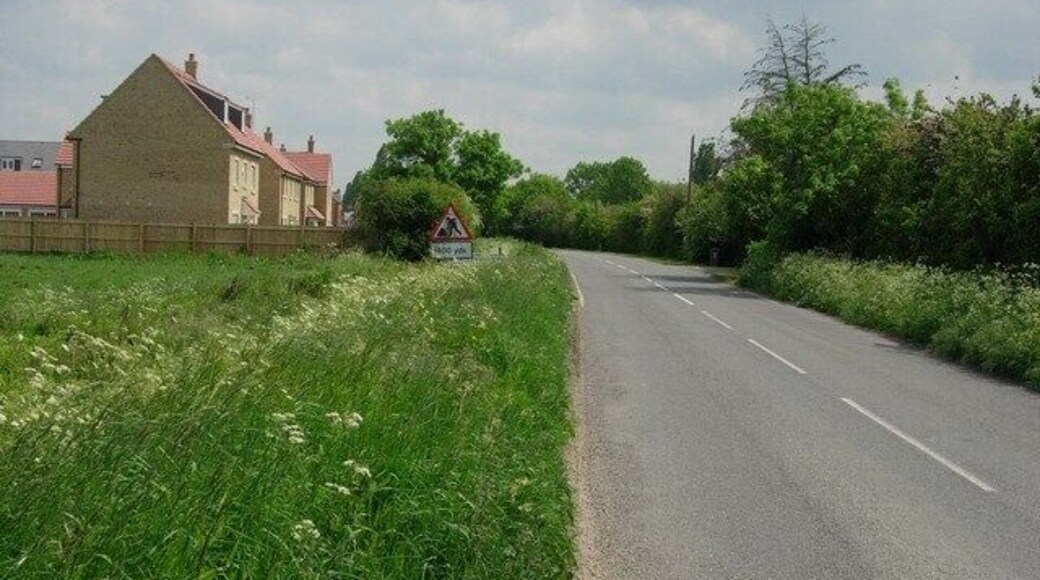 Road into Longstanton The village has recently expanded along this road.