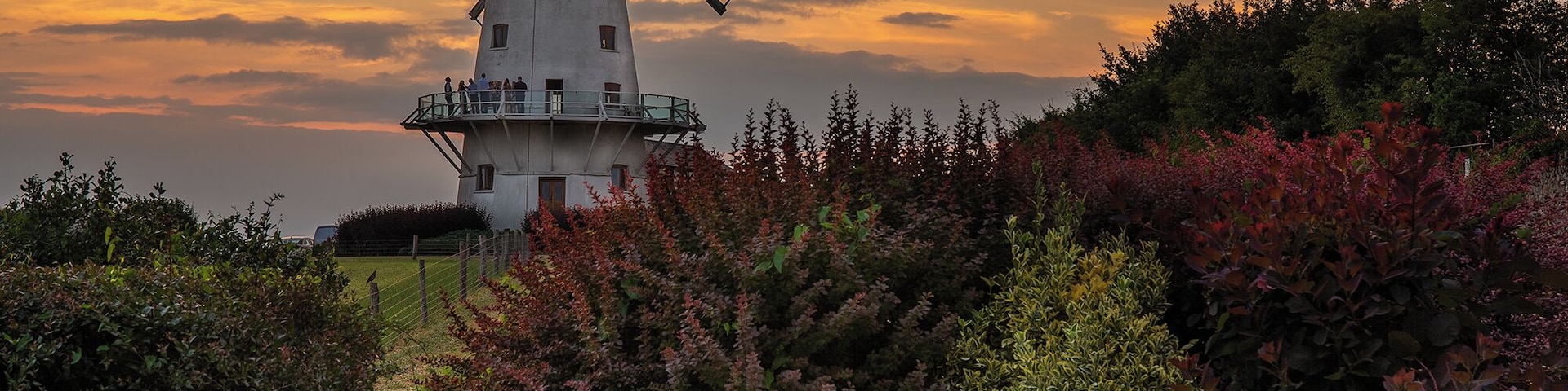 Called at the mill last night after a pleasant drive out eith my wife. The horizon was thick but gladly the colour managed to get above it.