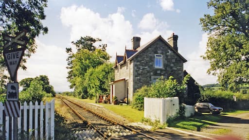Glanrhyd station (remains), 1999. View SW, towards Llandeilo and Llanelli/Swansea: ex-GW&LNW Joint Vale of Towy section of the ex-LNW/GW Mid-Wales route, Craven Arms - Swansea. The station was closed 7/3/55, and the house is in private occupation. The line has survived as the 'Heart of Wales' route, with trains running via Llanelli(reverse) to Swansea High Street after the ex-LNW Pontardulais - Swansea Victoria line was closed on 15/6/64.