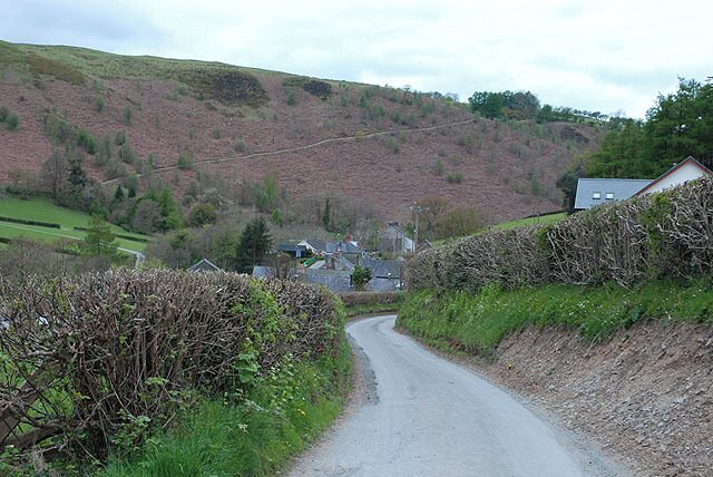Minor road heading east from Abercegir This narrow road follows the Nant Cegir up Cwm Berllan, serving just a few farms and dwellings.