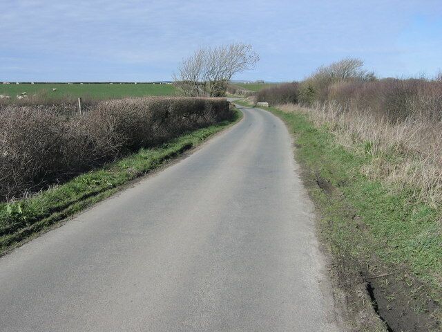 Ewenny Road, near Wick, Vale of Glamorgan Looking north along Ewenny Road between Wick and Croes-Cwtta.