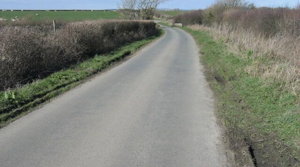 Ewenny Road, near Wick, Vale of Glamorgan Looking north along Ewenny Road between Wick and Croes-Cwtta.