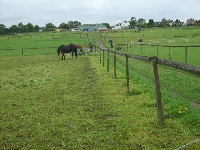 Passing New House Farm The view from Monarch's Way Path.