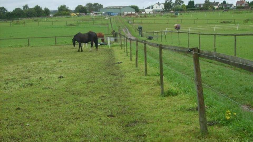 Passing New House Farm The view from Monarch's Way Path.