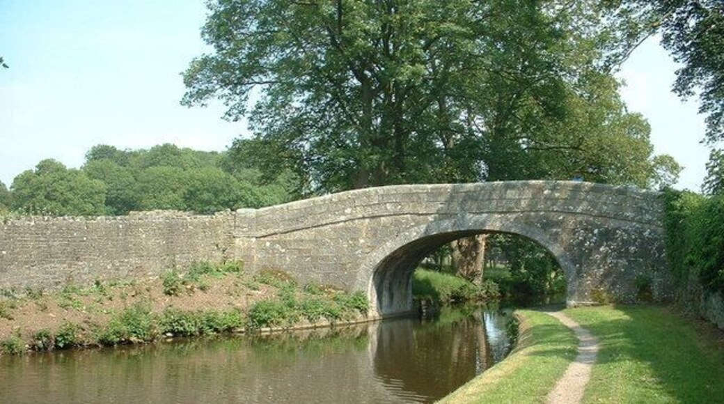 Lancaster Canal at Borwick. The bridge carries a farm track from Mansergh Farm, Borwick.