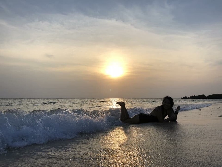 And when u are a lover of beach plus a sunset.
.
.
.
.
.
#mindorodays #islandvibes #bikiniweekend #beachgirl #sunsetbythebeach #thankful #blessed #thankulordforthiswonderfulisland