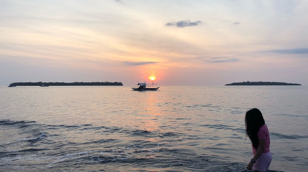 Sunset between the two islands.
.
.
.
.
.
#sablayanmindoro #pandanisland #sunset