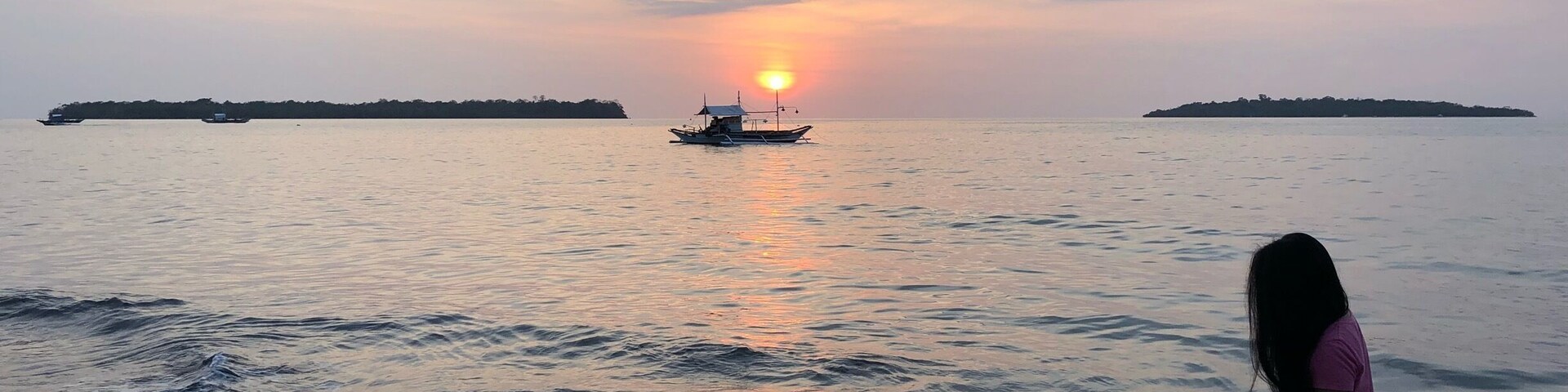 Sunset between the two islands.
.
.
.
.
.
#sablayanmindoro #pandanisland #sunset