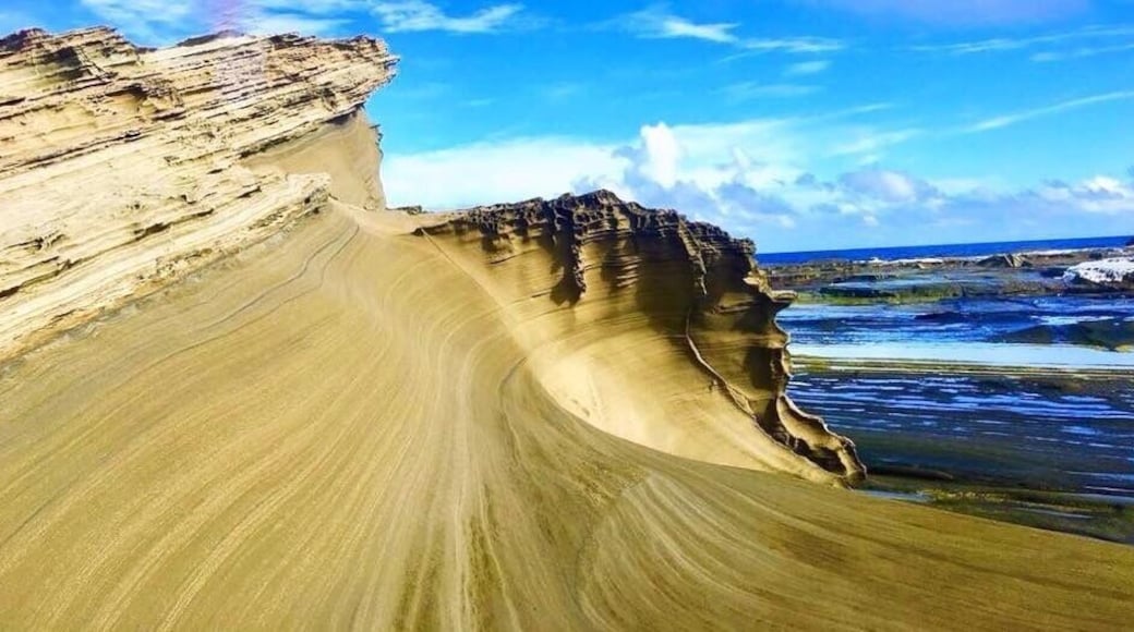 Biri Island is a picturesque destination that remains relatively unspoilt by technology and tourism. The simplicity of life in the island is refreshing, and the locals are helpful and honest, like most people in the province of Northern Samar Philippines.