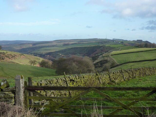 Looking east down Bretton Clough The transmitter mast on Sir William Hill, and the Barrel Inn are on the right horizon