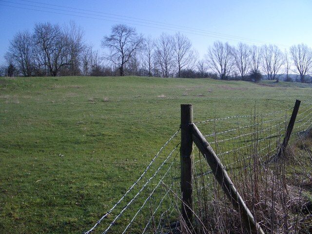 Lavendon Castle Earthworks - III Looking eastwards, this provides a good view of the bailey earthworks and enclosure that can be readily related to the OS map. The earthworks are on private farmland to the NE of Castle Farm and were largely surrounded by a moat now much filled in.