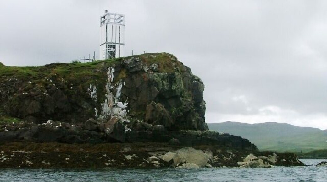 Navigation Light, Uiginish Point The white splodge on the crag looks like paint presumably leftover when the light was painted. Out of sight ...