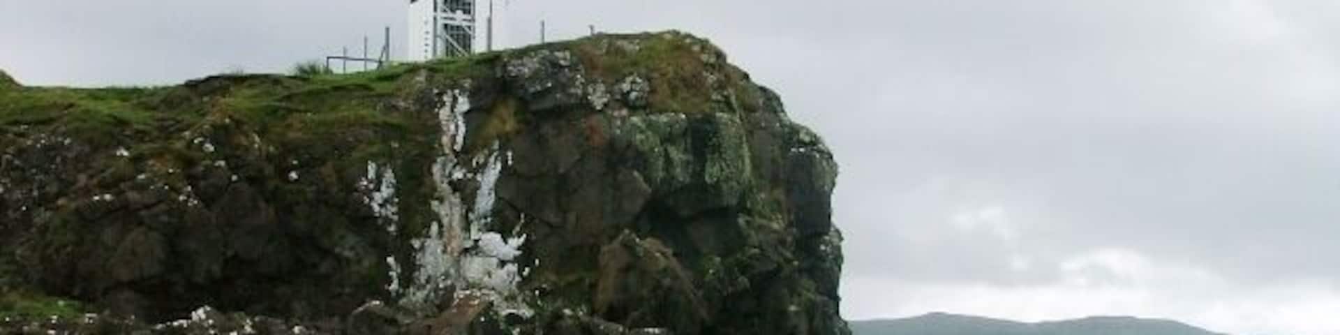 Navigation Light, Uiginish Point The white splodge on the crag looks like paint presumably leftover when the light was painted. Out of sight ...