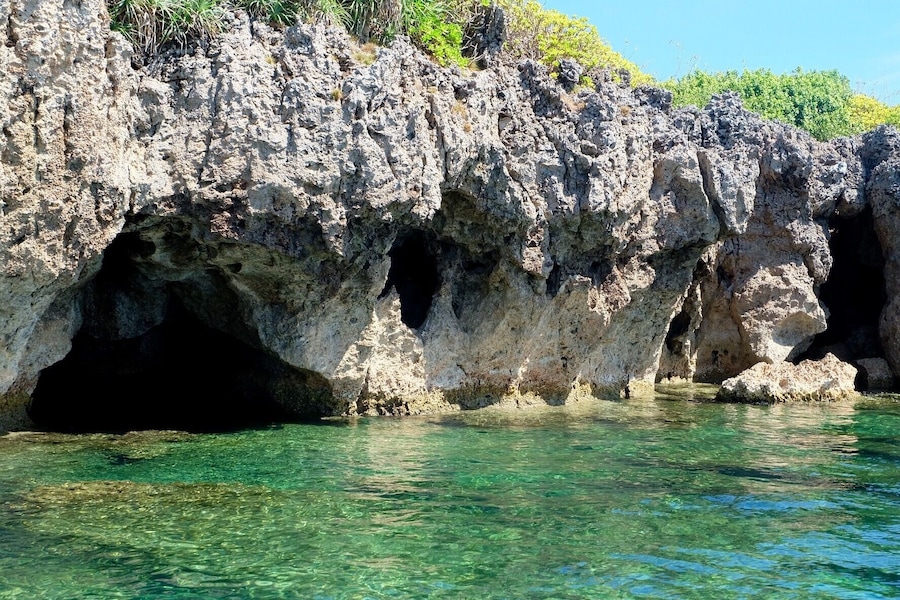 Explore the rock formations & take a dip inside Cabacungan caves (Crocodile Island) at the small town of Tambobong in Dasol, Pangasinan. Look how clear & turquoise the water is! #blue #travelPH