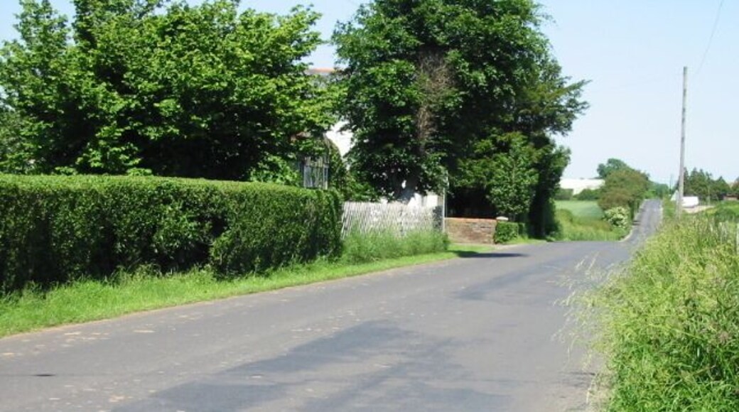 Looking NE along Hoad Road towards Smezzel Written as Smezzel on OS maps but also as Smersole on others http://www.magic.gov.uk/website/magic/viewer.htm?startTopic=magicall&chosenLayers=moncIndex&xygridref=621500,143500&startscale=10000