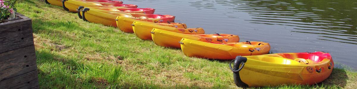 Crozant (Creuse). L'Hôtel du Lac. Situé dans la vallée de la Creuse, à la hauteur du lac d'Eguzon, l'hôtel offre la possibilité de faire une balade en bateau, de louer des kayaks ou des vélos.