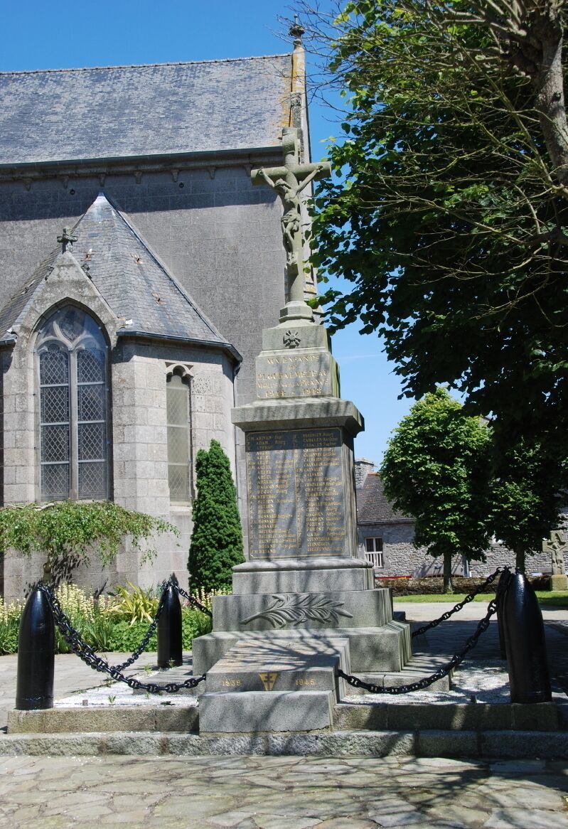 Monument aux morts de Ploudalmézeau (Finistère)