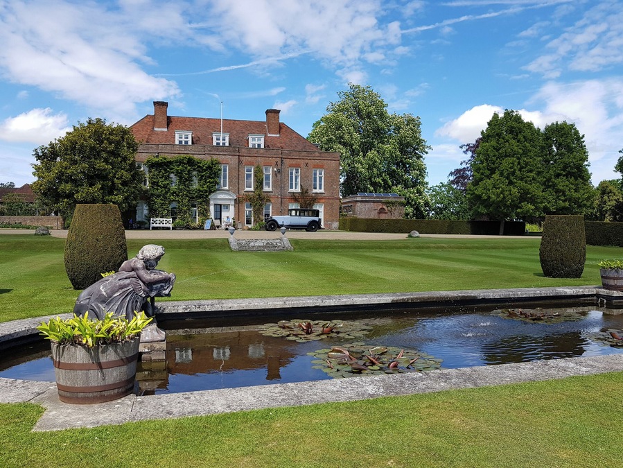 Hole Park is located in the South East of England and owned by the Barham family.
Open to the public through the Spring and Summer month's it's a great place to wander and take in a little piece of England's heritage. Look out for the 1o27 Rolls Royce that has been in the family since new.