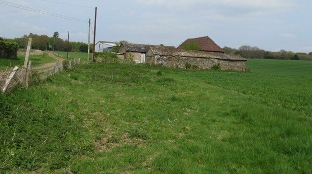 Four different ages and construction of barns on footpath to Brinkshole Heath
