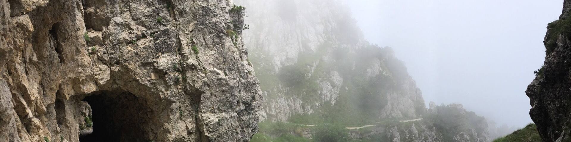 This road was built during the WWI to supply the front line of italian army.
Whit his 52 tunnels and a beautifull landscape is one of the amazing muletrack to ride in the north Italy.
#pasubio #52gallerie #trekking #alps #italy #mountain #history #historicalmemory #WWI