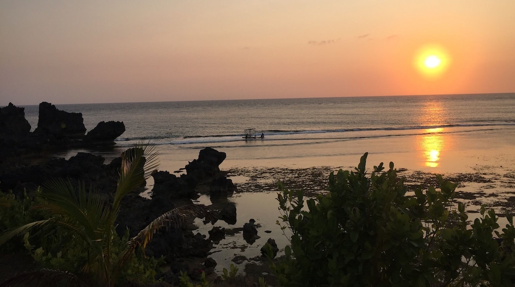 Watching sunset by the beachfront.
#kaypaladresort #binakas #lubangisland #mindoro
