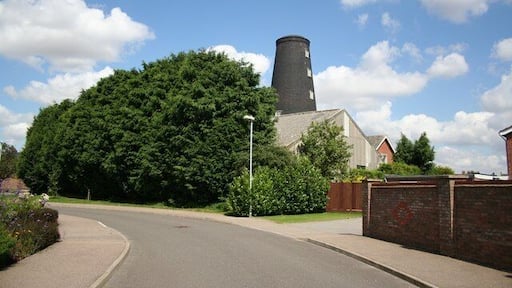 Wragby Mill Six storey tower mill built in 1831, now surrounded by modern housing. Its 6 sails worked until 1906 and milled by oil engine power for some time afterwards.