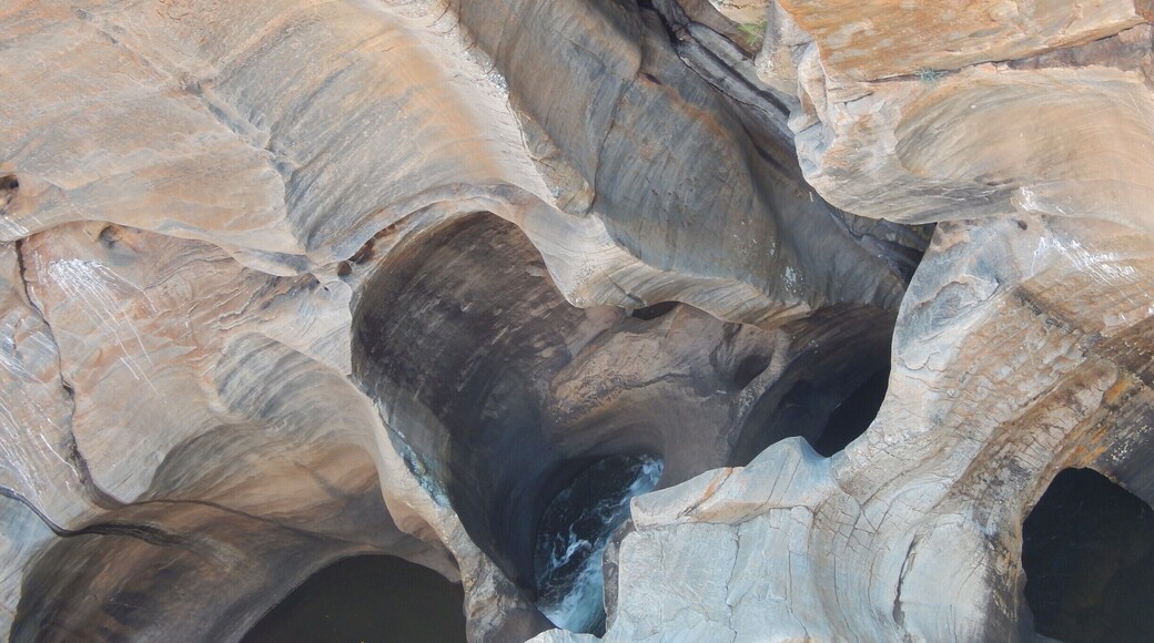 Essentially they're the result of decades of swirling eddies of water where the Treur River meets the Blyde River, the tumult of which has caused extensive water erosion over time. Result - a series of cylindrical rock sculptures that look as though they would be more comfortable on the moon.