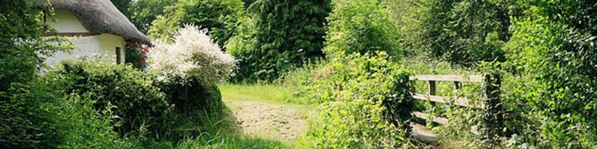 Footbridge & ford across River Ebble, Stockbridge Cottage, Coombe Bissett. The footpath which runs south from Homington House, crosses the River Ebble here and enters the built-up northern edge of Coombe Bissett. The thatched cottage on the far bank is called Stockbridge Cottage.