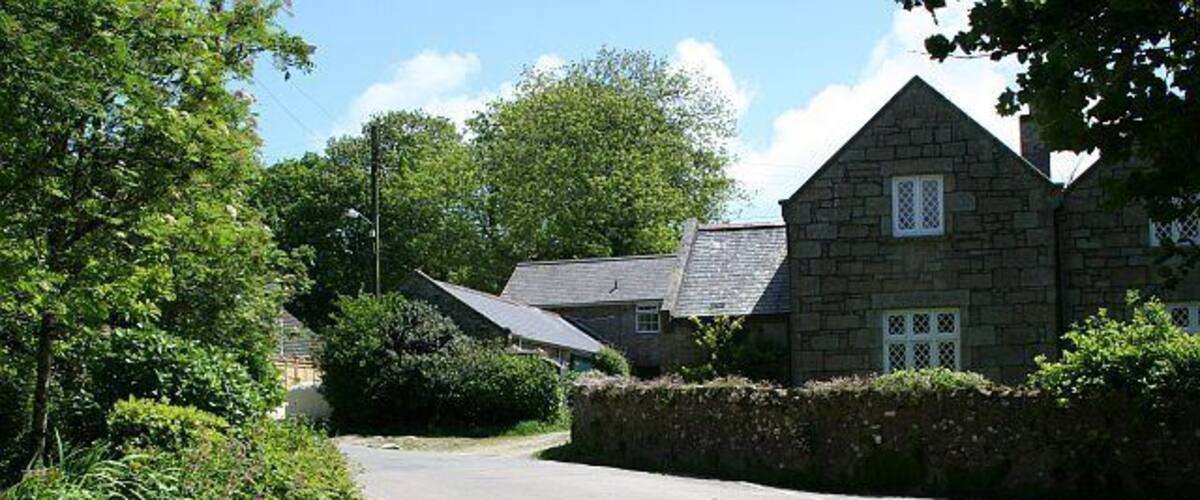 Stennack. Stennack is a hamlet in a wooded valley on the western edge of Troon.