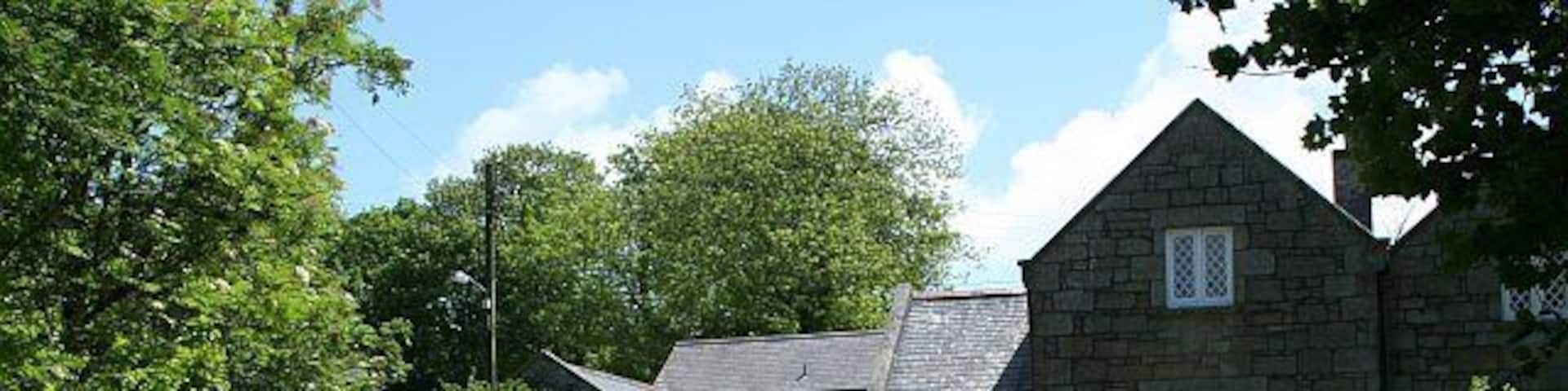 Stennack. Stennack is a hamlet in a wooded valley on the western edge of Troon.