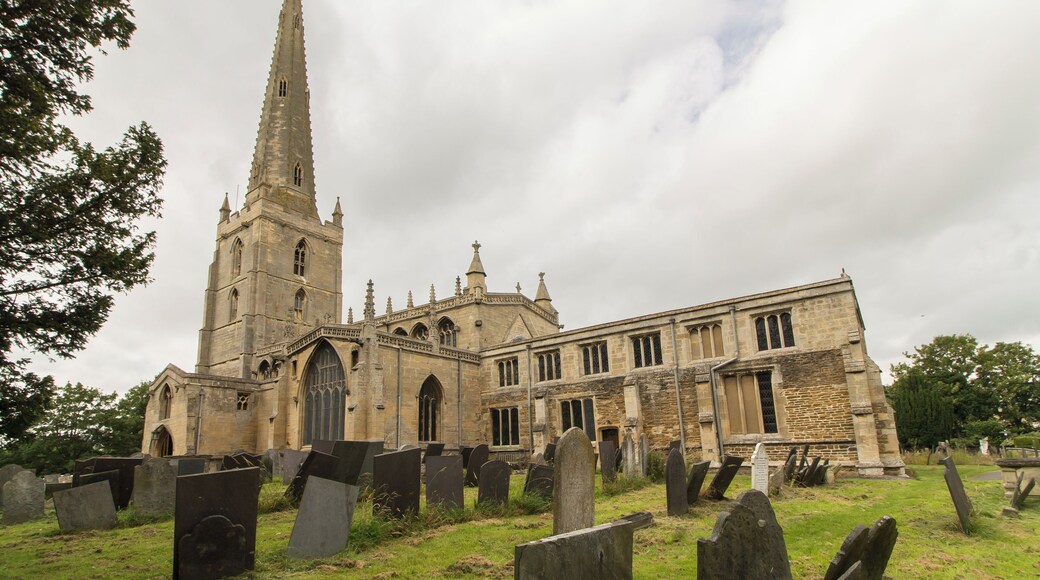 Grade I listed. Has a 212 feet high spire, the tallest in Leicestershire. The chancel was once the nave of an earlier church dating back to the 12th century. John Mareschall who in 1282 owned the manor of Bottesford and left money in 1295 for the church at Bottesford. In 1330 William de Roos founded a chantry to St Mary and St John the Evangelist. The Rector John de Codyngtoun and John Bauland obtained a license on 12 January 1359 for the maintenance of a priest to perform a daily divine service at the altar of St Peter for the welfare of the founders, Walter Payn, parents and friends. A chantry of St Peter was founded in the north transept on 5 December 1368. Edward III granted a license on 26 June 1373 to Henry de Codyngtoun to settle a house and land on a chantry priest of St Mary and St John the Evangelist. The tower is dated from around 1420.
In 1538 with the dissolution of Croxton Abbey and Beolvoir Priory, Thomas Manners the 1st Earl of Rutland brought in 5 family memorials. Pic by Jenny.