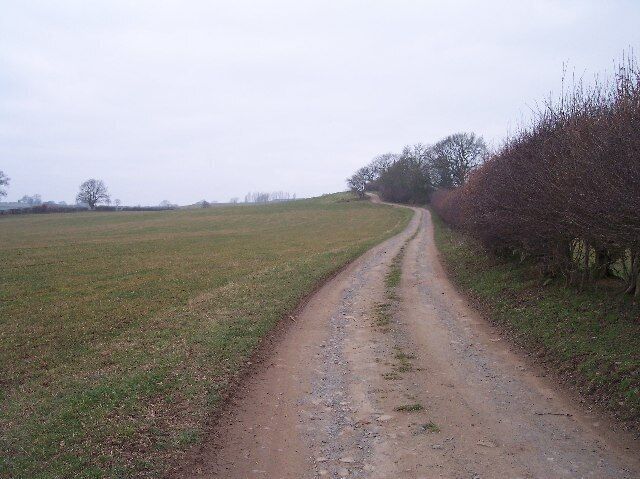 Bridleway to Durstone. Looking north west up to some small quarries on the top of this rise.