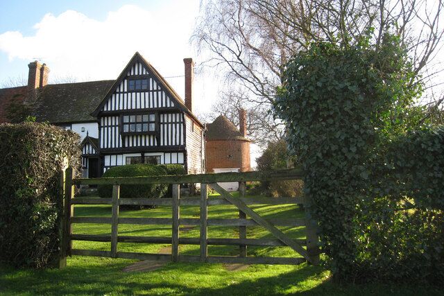 Kingsnorth Manor Farmhouse & Oast House, Crumps Lane, Ulcombe, Kent Farmhouse Grade II* listed http://www.imagesofengland.org.uk/details/default.aspx?id=174200 Twin kiln oast house to rear