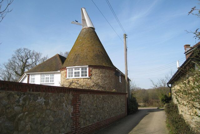 Mansion House Oast, Crumps Lane, Ulcombe, Kent A sweet stone built single roundel oast house.