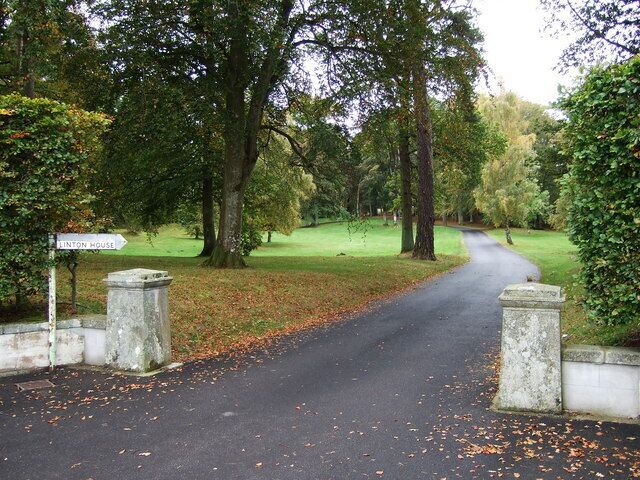 Entrance drive to Linton House