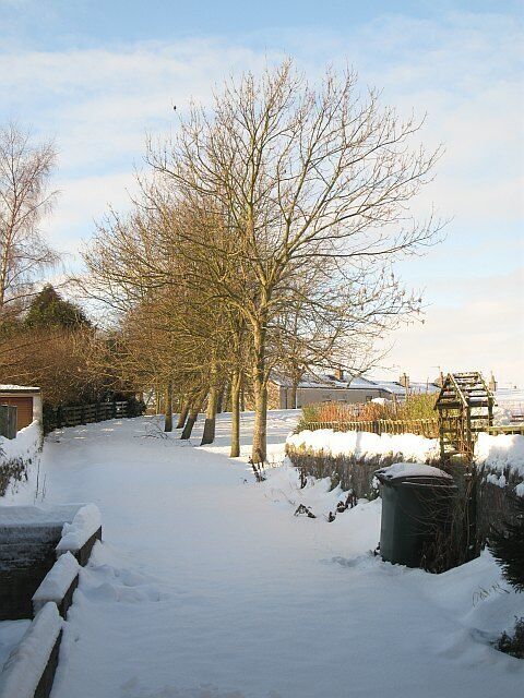 Memorial Park, Milnathort A view through a gate on South Street
