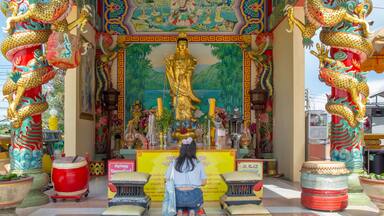 People pray on Guanyin atVegetarian cafeteria in Ban Phaeo distric, Samut Sakhon, thailand.