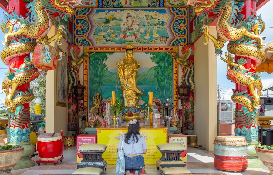 People pray on Guanyin atVegetarian cafeteria in Ban Phaeo distric, Samut Sakhon, thailand.