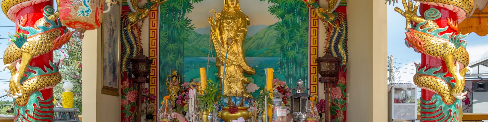 People pray on Guanyin atVegetarian cafeteria in Ban Phaeo distric, Samut Sakhon, thailand.