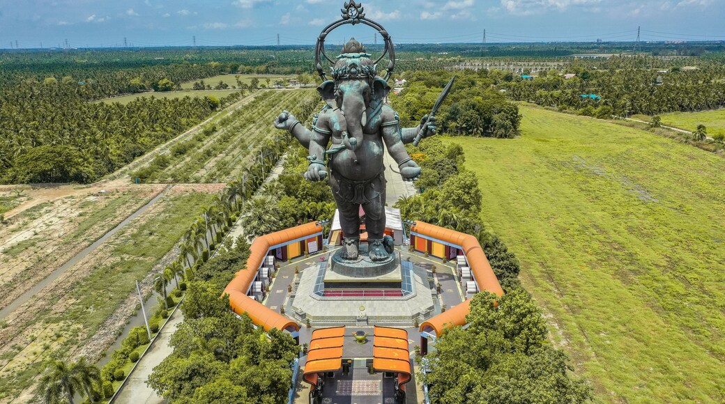 คลองเขื่อน