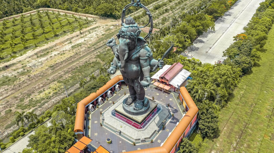 คลองเขื่อน