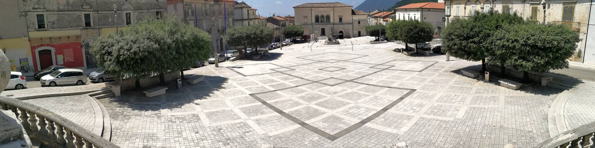 Cerreto Sannita - Panoramica della piazza dal sagrato