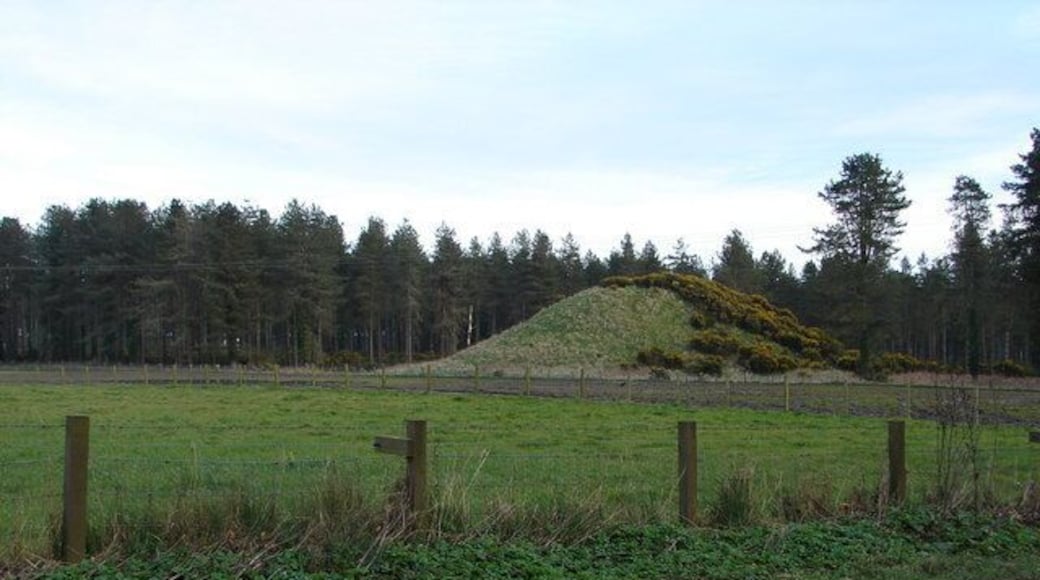 Droughduil Mound Droughduil Mound (erroneously known as Droughdool Mote) is a Neolithic mound in juxtaposition with the site of an enclosure to the north. http://orgs.man.ac.uk/research/dunragit/
