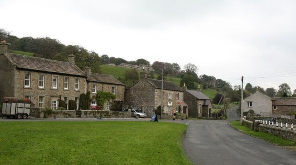 Thoralby village green The centre of Thoralby has a triangular green, made smaller by 19th century development at the western end.