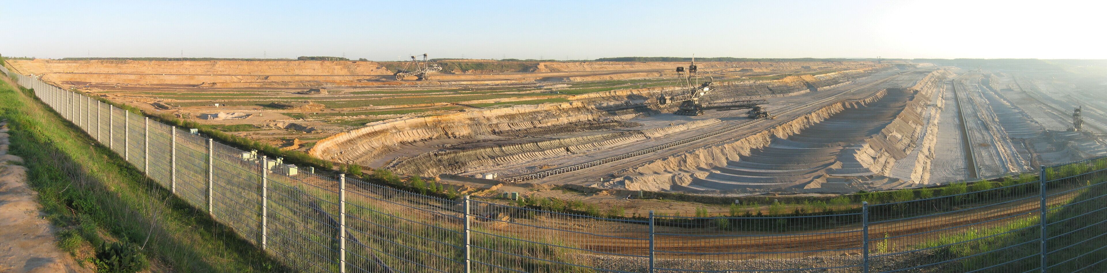 Tagebau Hambach Aussichtspunkt 50.914411 6.590095 April 2018