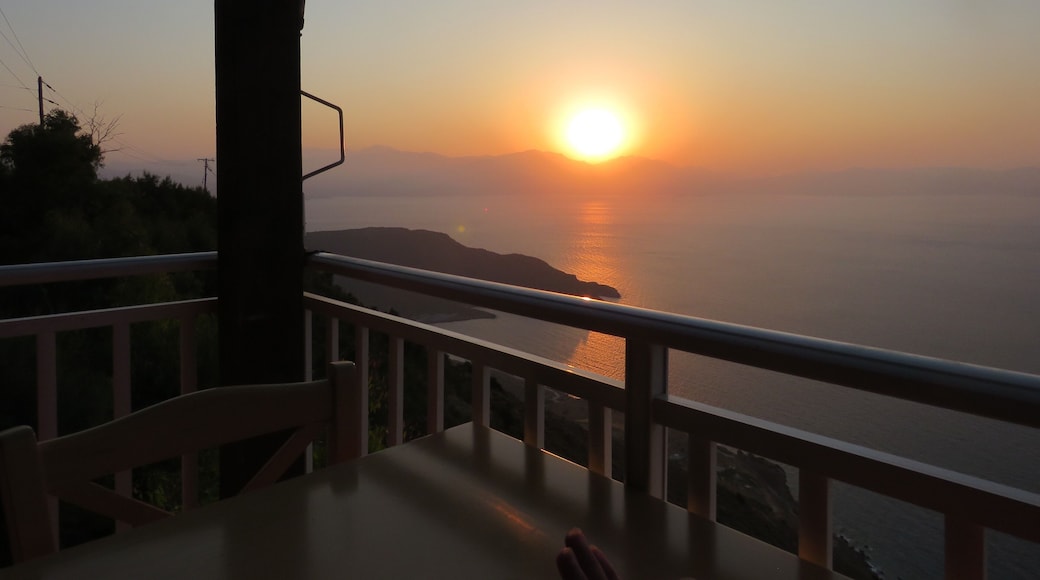 Pan arame restaurant on E75 to Siteia. A must see. Food excellent.