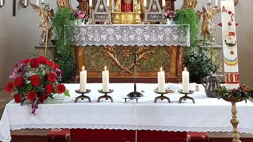 Ascholding (Dietramszell), Pfarrkirche St. Leonhard, Rokoko-Hochaltar von 1762 (durch Ph. J. Rämpl).