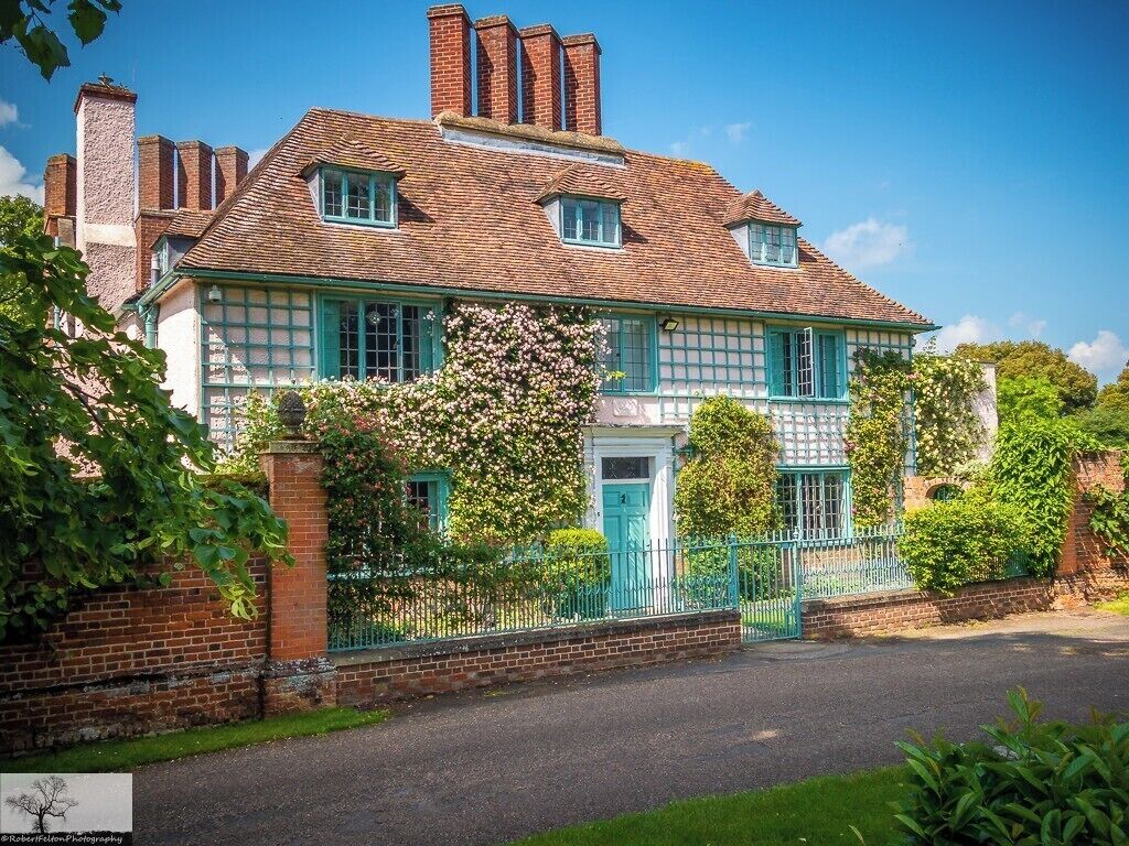 Howard House

This property was purchased by in 1757 John Howard, the famous prison reformer and man of Cardington (though then living at St.Paul's Churchyard, London), for £220.10s.