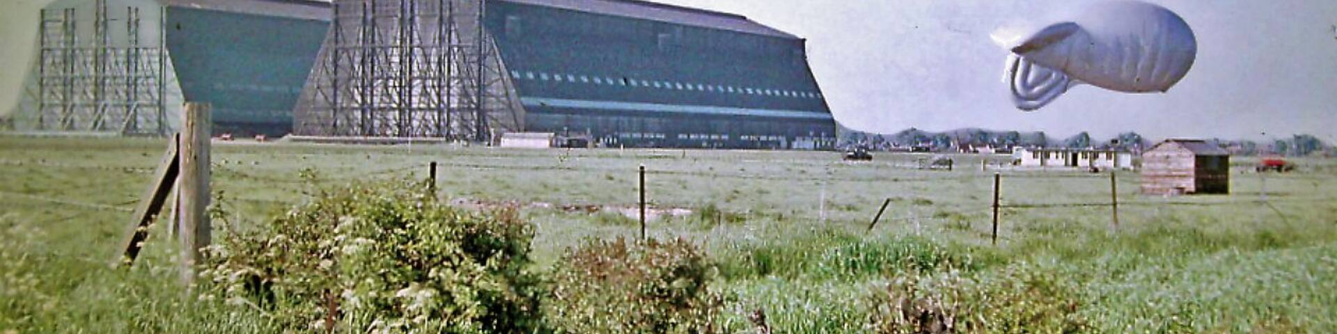 Cardington, RAF: Airship sheds and World War Two barrage balloon, 1962. View SW, cf. 1987 view at TL0847 : Cardington station (remains) and Airship Sheds, 1987.