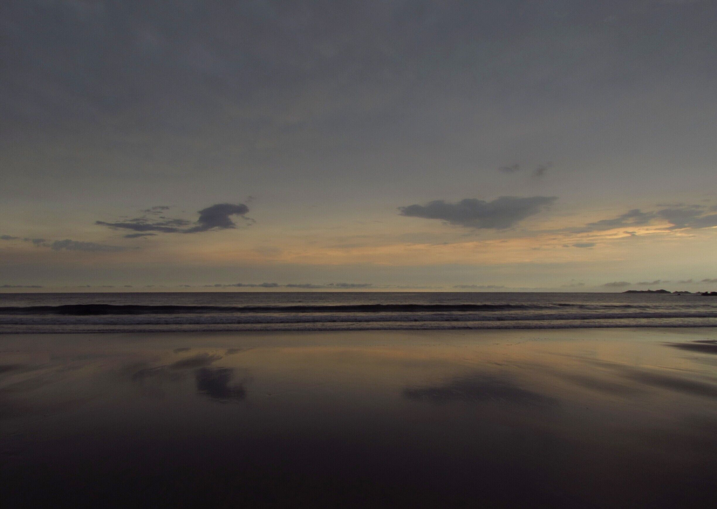 A sand mirror for a perfect sunset
#beach